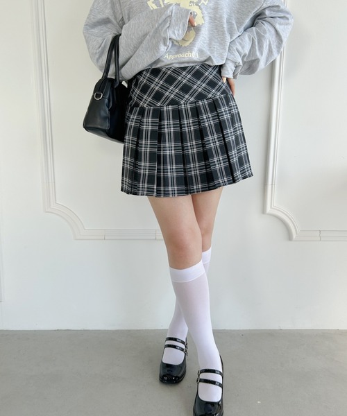 Loueme(ルエム)の「ハイウエストチェックプリーツミニスカート(スカート・レディース・レッド/ブラック・M/S)」の5枚目の写真