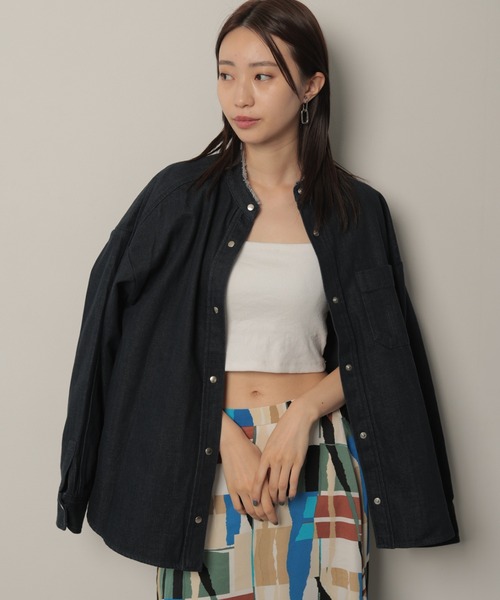 HERENCIA（ヘレンチア）の「【色落ちしにくい】 バックシャン フリル  バンドカラー デニム ブラウス ジャケット【JAPAN MADE】（デニムジャケット・レディース・インディゴブルー・FREE）」の2枚目の写真