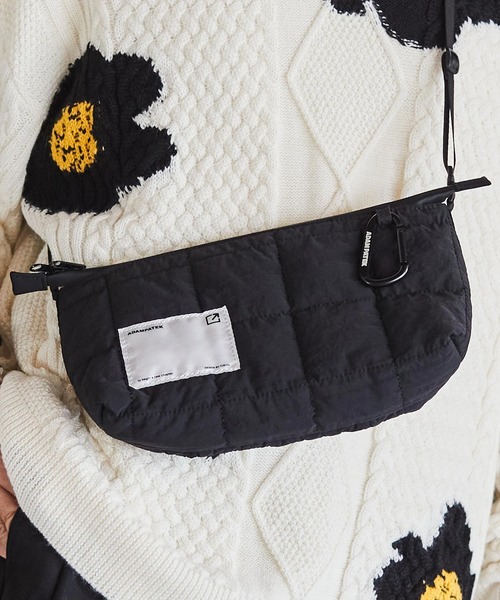ADAM PATEK(アダムパテック)の「ADAMPATEK/square quilt mini shoulder bag/スクエアキルティングミニショルダーバッグ(ショルダーバッグ・メンズ・ブルー/ホワイト/ブラック/カーキ・フリー)」の6枚目の写真