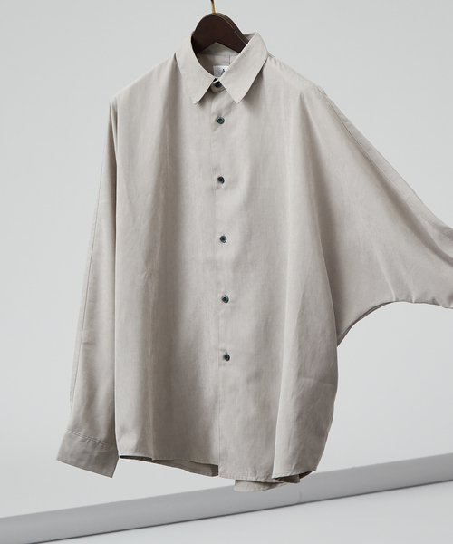 AH ABAHOUSE（エーエイチアバハウス）の「【AH ABAHOUSE】ピーチサテン ドルマンスリーブ オーバーサイズ シャツ（シャツ/ブラウス・メンズ・ホワイト/グレイッシュベージュ/モカ/ブラック・フリー）」の4枚目の写真