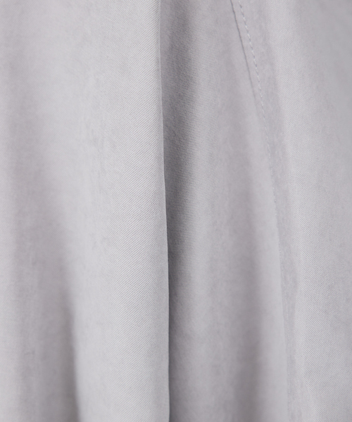 AH ABAHOUSE（エーエイチアバハウス）の「【AH ABAHOUSE】ピーチサテン ドルマンスリーブ オーバーサイズ シャツ（シャツ/ブラウス・メンズ・ホワイト/グレイッシュベージュ/モカ/ブラック・フリー）」の18枚目の写真