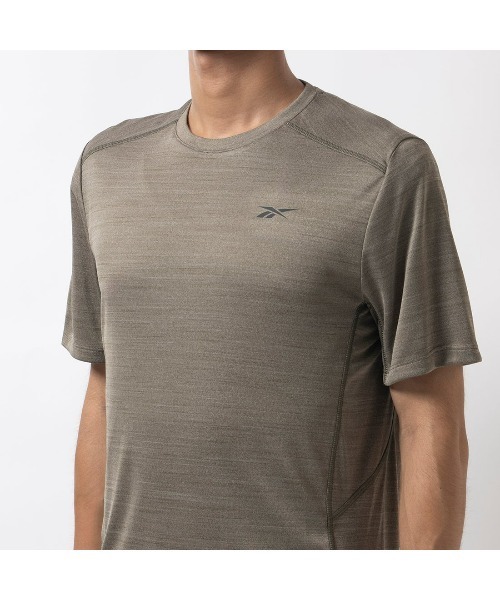 Reebok(リーボック)の「モーションフレッシュ アスリート Tシャツ / MOTIONFRESH ATHLETE TEE(Tシャツ/カットソー・メンズ・ヘザーグレー/ネイビー/マルーン/アーミー・X-LARGE/MEDIUM/XX-LARGE/LARGE/SMALL/X-SMALL)」の6枚目の写真