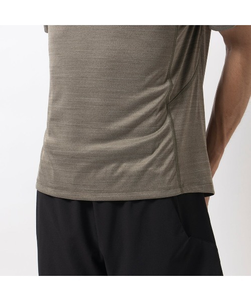 Reebok(リーボック)の「モーションフレッシュ アスリート Tシャツ / MOTIONFRESH ATHLETE TEE(Tシャツ/カットソー・メンズ・ヘザーグレー/ネイビー/マルーン/アーミー・X-LARGE/MEDIUM/XX-LARGE/LARGE/SMALL/X-SMALL)」の7枚目の写真