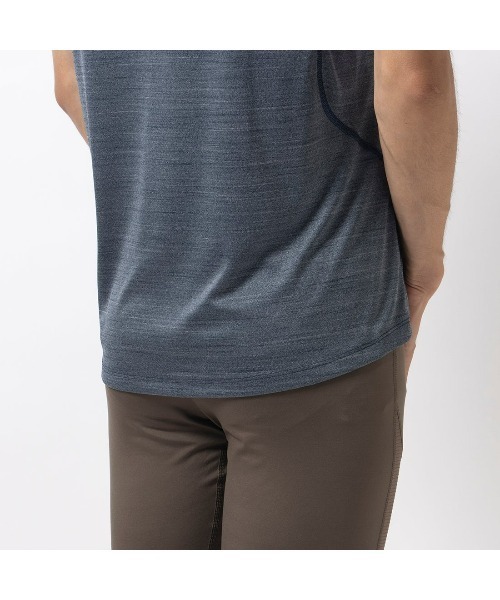 Reebok(リーボック)の「モーションフレッシュ アスリート Tシャツ / MOTIONFRESH ATHLETE TEE(Tシャツ/カットソー・メンズ・ヘザーグレー/ネイビー/マルーン/アーミー・X-LARGE/MEDIUM/XX-LARGE/LARGE/SMALL/X-SMALL)」の16枚目の写真