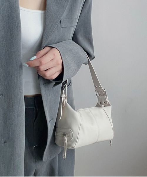 Burner(バーナー)の「【OKUOKU Recommend Select】ベルトハンドル ジップ ハンドバッグ oku-bag-694367578429-25 U(ショルダーバッグ・レディース・ブラック/ホワイト・FREE)」の2枚目の写真