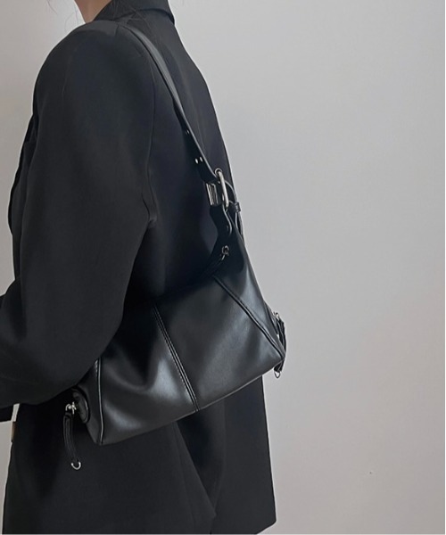 Burner(バーナー)の「【OKUOKU Recommend Select】ベルトハンドル ジップ ハンドバッグ oku-bag-694367578429-25 U(ショルダーバッグ・レディース・ブラック/ホワイト・FREE)」の8枚目の写真