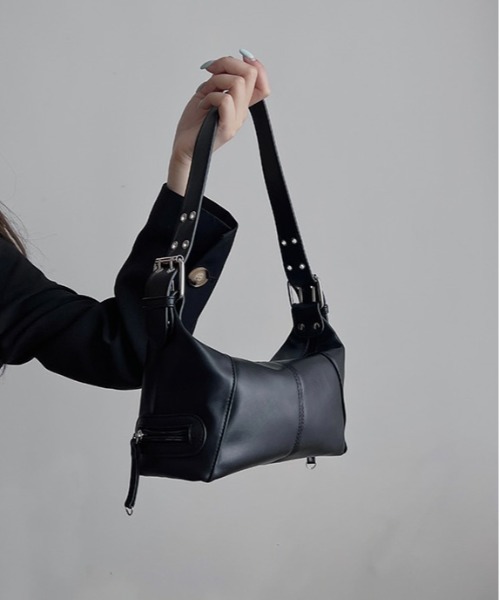 Burner(バーナー)の「【OKUOKU Recommend Select】ベルトハンドル ジップ ハンドバッグ oku-bag-694367578429-25 U(ショルダーバッグ・レディース・ブラック/ホワイト・FREE)」の10枚目の写真