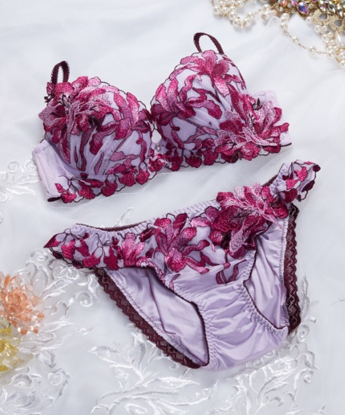 Due Perle（ドゥペルル）の「【しっかり美胸ブラ】すっきりブラ！デザイン豊富！ワイヤーブラだからこその横からぎゅっと胸を集めて脇を