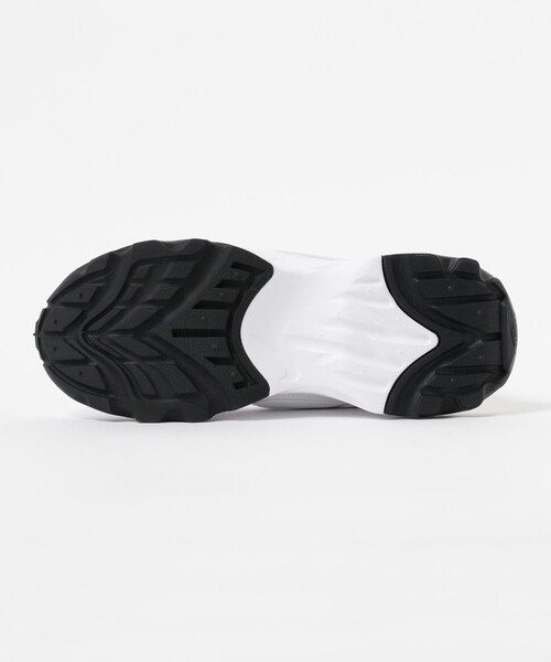 NIKE(ナイキ)の「NIKE / TC7900(スニーカー・レディース・ホワイト・24.5cm/25.0cm/24.0cm/23.5cm/23.0cm)」の4枚目の写真