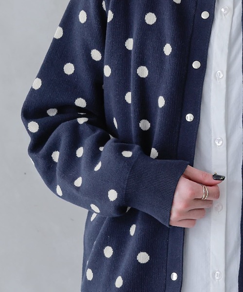 n'OrLABEL（ノアールレーベル）の「【廃盤】『ドットデザインニットカーディガン』（カーディガン/ボレロ・レディース・ベージュ/ネイビー・1/2）」の5枚目の写真