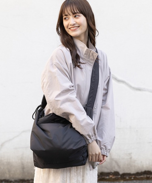 Honeys（ハニーズ）の「撥水加工スタンドブルゾン（ブルゾン・レディース・グレー/カーキ/ブラック/アイボリー・S/L/M）」の22枚目の写真