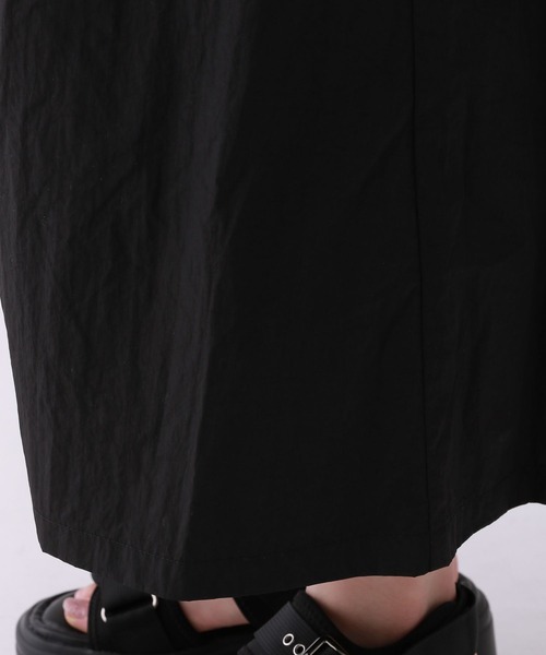 repipi armario（レピピ アルマリオ）の「Zipperカーゴジャンスカ（ジャンパースカート・キッズ・チャコールグレー/ブラック・SMALL/LARGE/MEDIUM）」の11枚目の写真