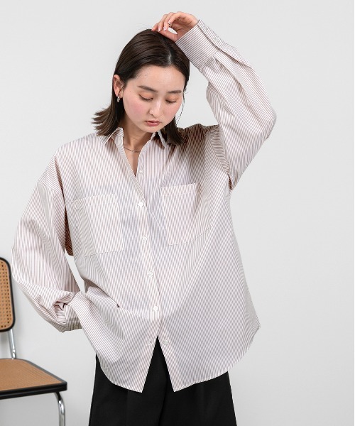 ad thie（アドティエ）の「ボリュームスリーブ ポケ付きストライプシャツ（シャツ/ブラウス・レディース・ネイビー/オレンジ/ベージュ/ピンク/グリーン系/ブラック/ライトブルー/グレイッシュベージュ/オフホワイト/ブルー/ブラック×ホワイト/イエロー/グリーン/ベージュ系/レッド・LARGE/MEDIUM）」の4枚目の写真