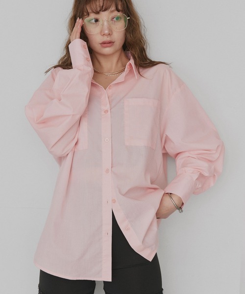 ad thie（アドティエ）の「ボリュームスリーブ ポケ付きストライプシャツ（シャツ/ブラウス・レディース・ネイビー/オレンジ/ベージュ/ピンク/グリーン系/ブラック/ライトブルー/グレイッシュベージュ/オフホワイト/ブルー/ブラック×ホワイト/イエロー/グリーン/ベージュ系/レッド/サックスブルー/ライトピンク/ピンク系/ミント/ブルー系・LARGE/MEDIUM）」の17枚目の写真