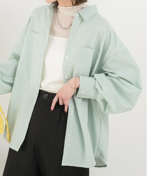 ad thie（アドティエ）の「ボリュームスリーブ ポケ付きストライプシャツ（シャツ/ブラウス・レディース・ネイビー/オレンジ/ベージュ/ピンク/グリーン系/ブラック/ライトブルー/グレイッシュベージュ/オフホワイト/ブルー/ブラック×ホワイト/イエロー/グリーン/ベージュ系/レッド・LARGE/MEDIUM）」の7枚目の写真