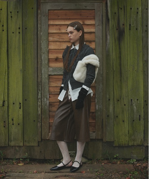 ad thie（アドティエ）の「ボリュームスリーブ ポケ付きストライプシャツ（シャツ/ブラウス・レディース・ネイビー/オレンジ/ベージュ/ピンク/グリーン系/ブラック/ライトブルー/グレイッシュベージュ/オフホワイト/ブルー/ブラック×ホワイト/イエロー/グリーン/ベージュ系/レッド・LARGE/MEDIUM）」の22枚目の写真