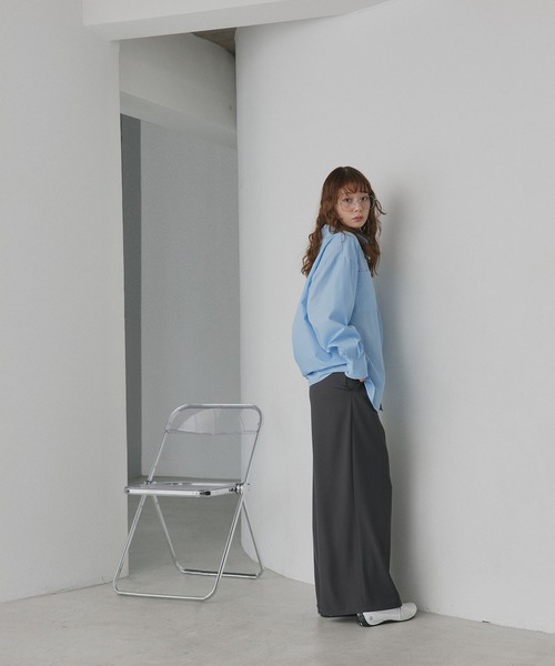 ad thie（アドティエ）の「ボリュームスリーブ ポケ付きストライプシャツ（シャツ/ブラウス・レディース・ネイビー/オレンジ/ベージュ/ピンク/グリーン系/ブラック/ライトブルー/グレイッシュベージュ/オフホワイト/ブルー/ブラック×ホワイト/イエロー/グリーン/ベージュ系/レッド/サックスブルー/ライトピンク/ピンク系/ミント/ブルー系・LARGE/MEDIUM）」の22枚目の写真