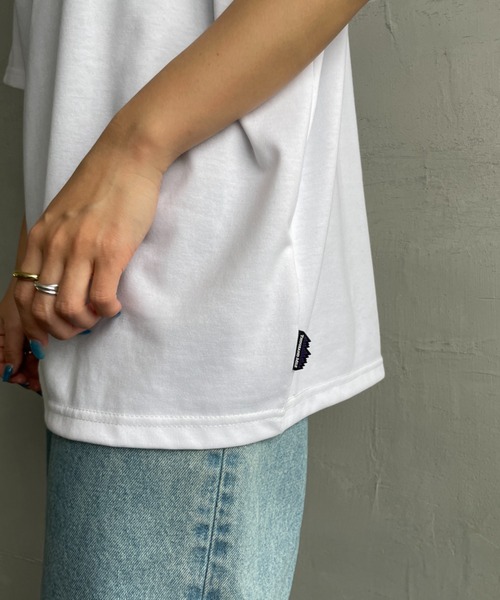 THOUSAND MILE（サウザンドマイル）の「[THOUSAND MILE/サウザンドマイル] ワンポイント刺繍ロゴ ショートスリーブTシャツ（Tシャツ/カットソー・レディース・ブラック/グレイッシュベージュ/イエロー/ホワイト・M/L/S/XL）」の21枚目の写真