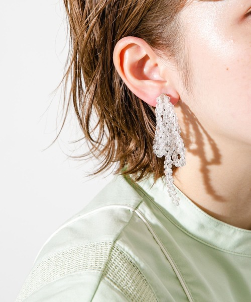 KBF（ケイビーエフ）の「リボンビーズイヤリング（イヤリング・レディース・クリア/オレンジ・ONE）」の3枚目の写真