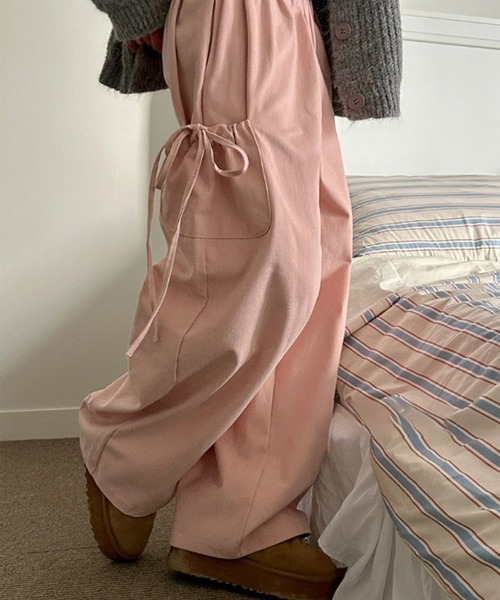 LYEON（リヨン）の「リボンポケットルーズカーゴワイドパンツ（カーゴパンツ・レディース・オフホワイト/ピンク/ネイビー・FREE）」の7枚目の写真