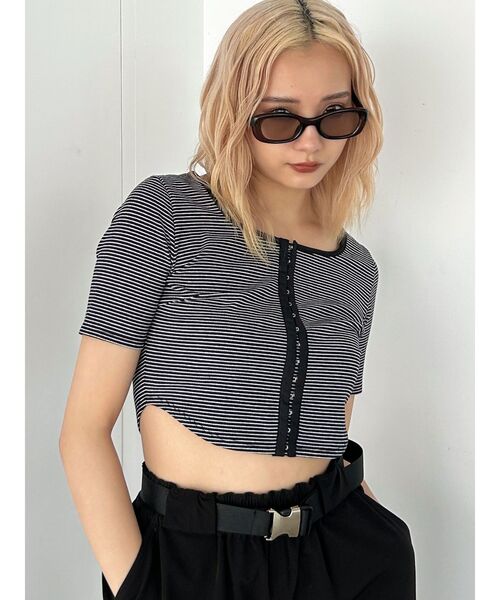 EMODA（エモダ）の「ラウンドフックショートトップ（Tシャツ/カットソー・レディース・ブラック/ホワイト/ブルー/その他・FREE）」の5枚目の写真