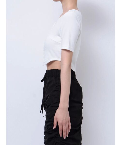 EMODA（エモダ）の「ラウンドフックショートトップ（Tシャツ/カットソー・レディース・ブラック/ホワイト/ブルー/その他・FREE）」の17枚目の写真