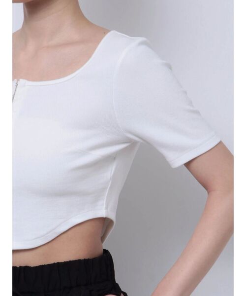 EMODA（エモダ）の「ラウンドフックショートトップ（Tシャツ/カットソー・レディース・ブラック/ホワイト/ブルー/その他・FREE）」の14枚目の写真