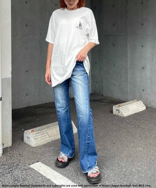 BACK TO THE FIELD（バック トゥー ザ フィールド）の「【MLB】ポケットロゴフレアデニム（デニムパンツ・レディース・インディゴブルー/ネイビー系/ブルー・MEDIUM/SMALL）」の6枚目の写真