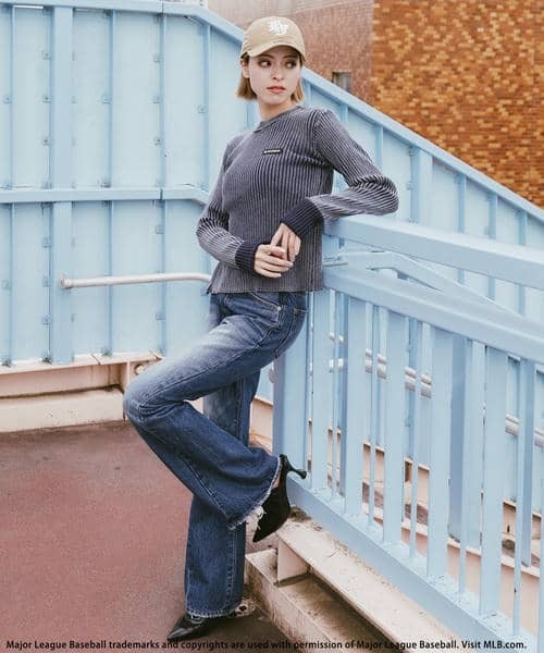 BACK TO THE FIELD（バック トゥー ザ フィールド）の「【MLB】ポケットロゴフレアデニム（デニムパンツ・レディース・インディゴブルー/ネイビー系/ブルー・MEDIUM/SMALL）」の7枚目の写真