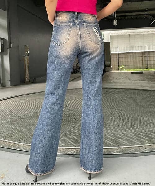 BACK TO THE FIELD（バック トゥー ザ フィールド）の「【MLB】ポケットロゴフレアデニム（デニムパンツ・レディース・インディゴブルー/ネイビー系/ブルー・MEDIUM/SMALL）」の13枚目の写真