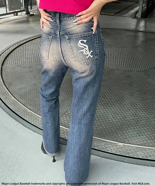 BACK TO THE FIELD（バック トゥー ザ フィールド）の「【MLB】ポケットロゴフレアデニム（デニムパンツ・レディース・インディゴブルー/ネイビー系/ブルー・MEDIUM/SMALL）」の14枚目の写真