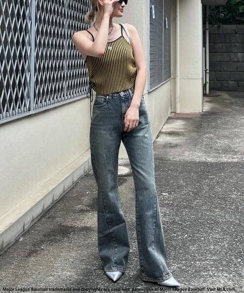 BACK TO THE FIELD（バック トゥー ザ フィールド）の「【MLB】ポケットロゴフレアデニム（デニムパンツ・レディース・インディゴブルー/ネイビー系/ブルー・MEDIUM/SMALL）」の15枚目の写真