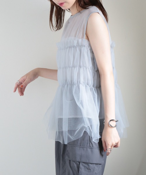 MAISON BREEZE（メゾンブリーズ）の「【MAISON BREEZE】オーガンジー×チュール シャーリングノースリーブPO DTK（タンクトップ・レディース・ホワイト/ブラック/グレー・FREE）」の15枚目の写真