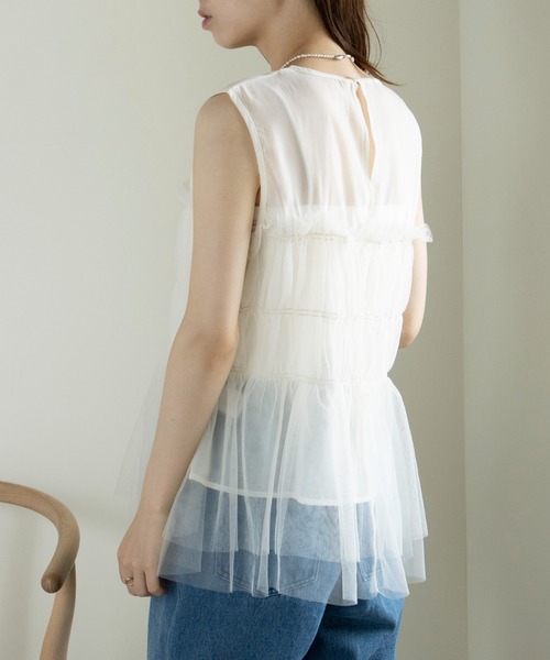 MAISON BREEZE（メゾンブリーズ）の「【MAISON BREEZE】オーガンジー×チュール シャーリングノースリーブPO DTK（タンクトップ・レディース・ホワイト/ブラック/グレー・FREE）」の6枚目の写真