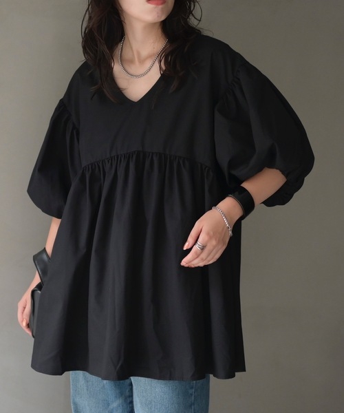 &HALF(アンドハーフ)の「バルーンスリーブペプラムブラウス(チュニック・ミニワンピース)(シャツ/ブラウス・レディース・ブラック/ブラウン/オフホワイト・FREE)」の21枚目の写真