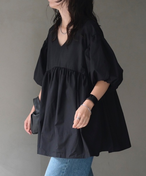 &HALF(アンドハーフ)の「バルーンスリーブペプラムブラウス(チュニック・ミニワンピース)(シャツ/ブラウス・レディース・ブラック/ブラウン/オフホワイト・FREE)」の18枚目の写真