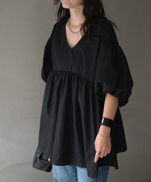 &HALF(アンドハーフ)の「バルーンスリーブペプラムブラウス(チュニック・ミニワンピース)(シャツ/ブラウス・レディース・ブラック/ブラウン/オフホワイト・FREE)」の16枚目の写真