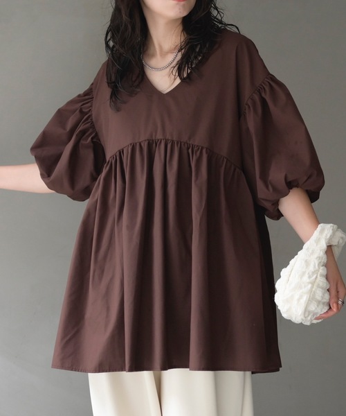 &HALF(アンドハーフ)の「バルーンスリーブペプラムブラウス(チュニック・ミニワンピース)(シャツ/ブラウス・レディース・ブラック/ブラウン/オフホワイト・FREE)」の9枚目の写真