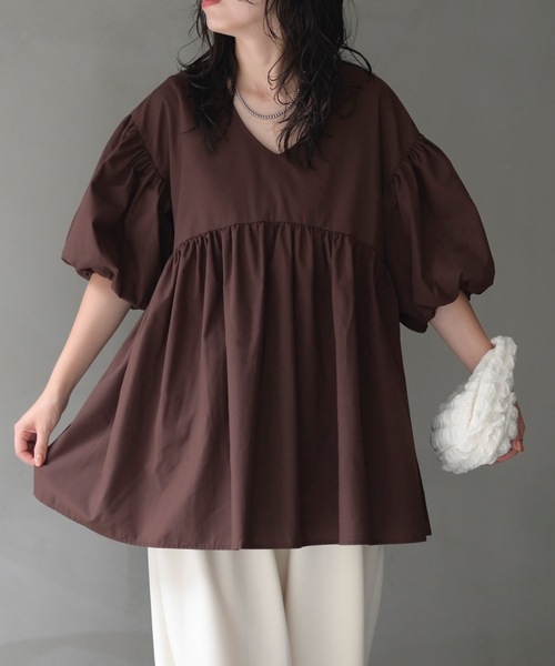 &HALF(アンドハーフ)の「バルーンスリーブペプラムブラウス(チュニック・ミニワンピース)(シャツ/ブラウス・レディース・ブラック/ブラウン/オフホワイト・FREE)」の8枚目の写真