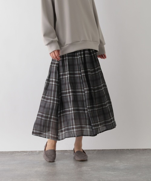 GLOBAL WORK Smile Seed Store（グローバルワーク スマイルシードストア）の「シャイニーフレアチェックスカート/138933（スカート・レディース・ベージュ/ブラウン/チャコール・MEDIUM/X-LARGE/SMALL/LARGE）」の3枚目の写真