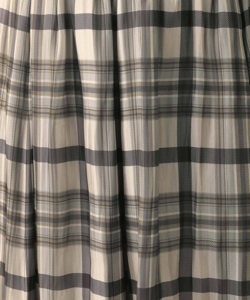 GLOBAL WORK Smile Seed Store（グローバルワーク スマイルシードストア）の「シャイニーフレアチェックスカート/138933（スカート・レディース・ベージュ/ブラウン/チャコール・MEDIUM/X-LARGE/SMALL/LARGE）」の5枚目の写真