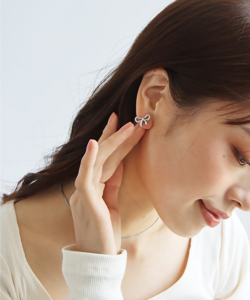 abaskdesign(アバスクデザイン)の「金属アレルギー対応 変形リボンステンレスピアス(ピアス(両耳用)・レディース・シルバー/ゴールド・FREE)」の6枚目の写真