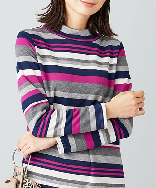 BELLUNA PLUS（ベルーナ）の「ふわふわ裏ファーハイネックプルオーバー（Tシャツ/カットソー・レディース・ピンク/サックスブルー系/ブラック/ターコイズブルー・MEDIUM/X-LARGE/LARGE）」の5枚目の写真