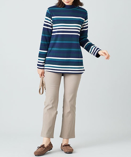 BELLUNA PLUS（ベルーナ）の「ふわふわ裏ファーハイネックプルオーバー（Tシャツ/カットソー・レディース・ピンク/サックスブルー系/ブラック/ターコイズブルー・MEDIUM/X-LARGE/LARGE）」の6枚目の写真