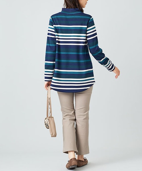BELLUNA PLUS（ベルーナ）の「ふわふわ裏ファーハイネックプルオーバー（Tシャツ/カットソー・レディース・ピンク/サックスブルー系/ブラック/ターコイズブルー・MEDIUM/X-LARGE/LARGE）」の7枚目の写真