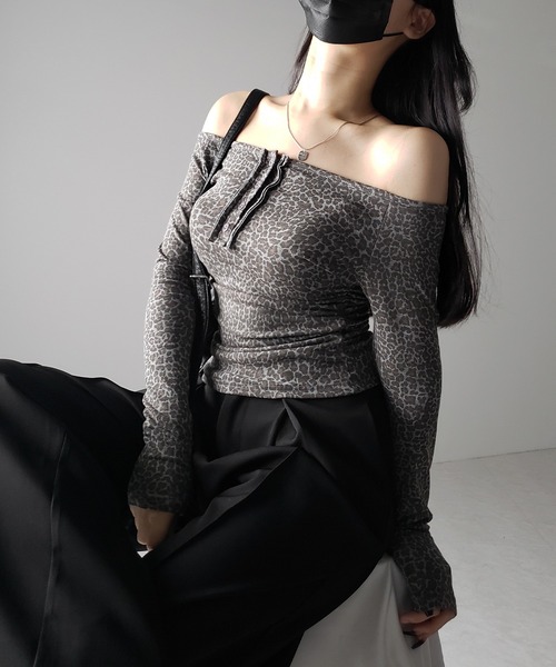 me+em select（ミームセレクト）の「【 ２color 】レオパードヘンリーネックオフショルトップス ／ leopard henley neck off-shoulder tops（Tシャツ/カットソー・レディース・グレー/ブラウン・FREE）」の17枚目の写真