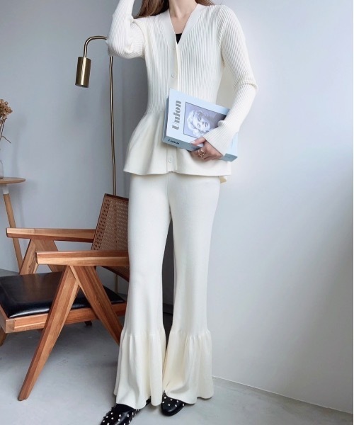 paravion（パラビオン）の「【SET ITEM】ペプラムカーデ×フレアニットパンツ（その他パンツ・レディース・ブラック/ホワイト・FREE）」の2枚目の写真