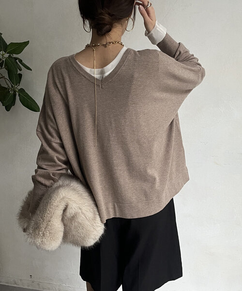 DouDou(ドゥドゥ)の「前後2WAYポンチョ風ロゴニット(ニット/セーター・レディース・カーキ/チャコールグレー/ベージュ・FREE)」の22枚目の写真