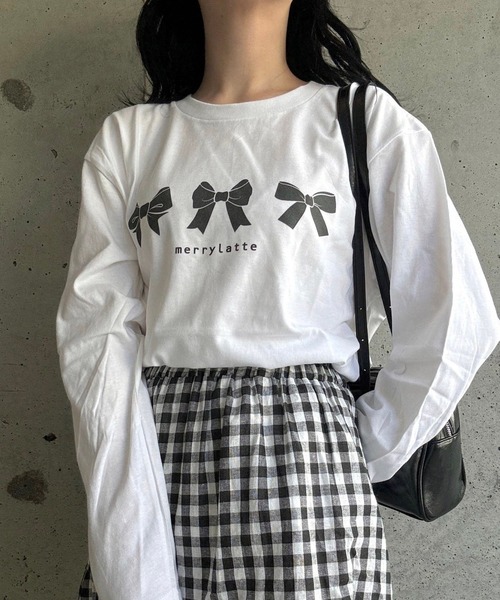merrylatte(メリーラテ)の「merrylatteリボンプリントロングTシャツ(Tシャツ/カットソー・レディース・ホワイト・MEDIUM/LARGE)」の1枚目の写真