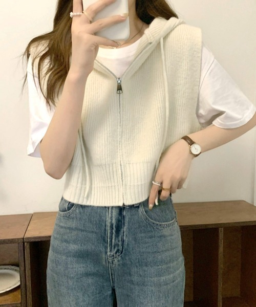 Miniministore(ミニミニストア)の「フード付きジップニットベスト ショート丈(ベスト・レディース・オフホワイト/ブラック/ベージュ/グレー/オリーブ・FREE)」の2枚目の写真